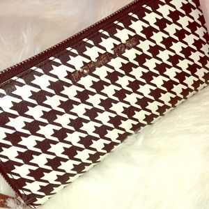 MICHAEL KORS zip wallet in Houndstooth Pattern